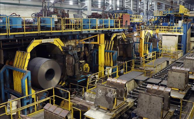 Thép cuộn cán nóng HRC là sản phẩm chủ lực của nhà máy thép Hoà Phát Dung Quất, Quảng Ngãi. Ảnh: Quốc Khánh - TTXVN