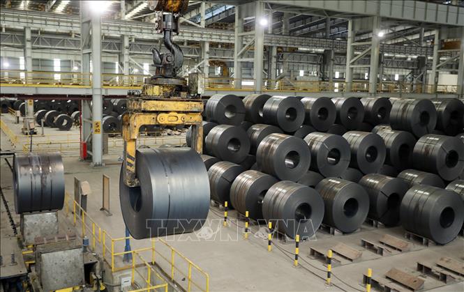 Thép cuộn cán nóng HRC là sản phẩm chủ lực của nhà máy thép Hoà Phát Dung Quất, Quảng Ngãi được sử dụng nhiều trong nước và xuất khẩu. Ảnh: Quốc Khánh - TTXVN