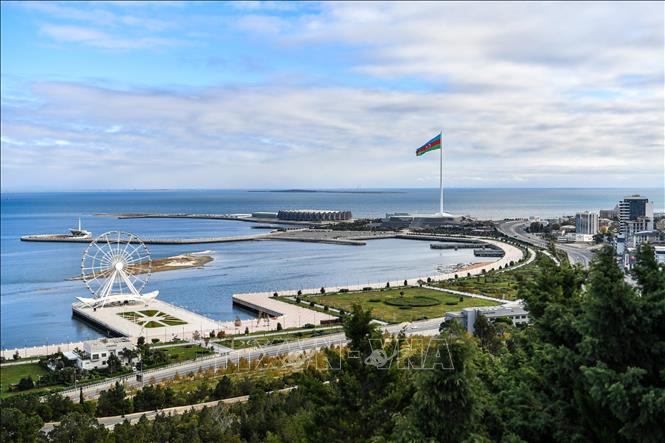 (Tư liệu) Bờ biển Caspi tại Baku, Azerbaijan. Ảnh: THX/TTXVN