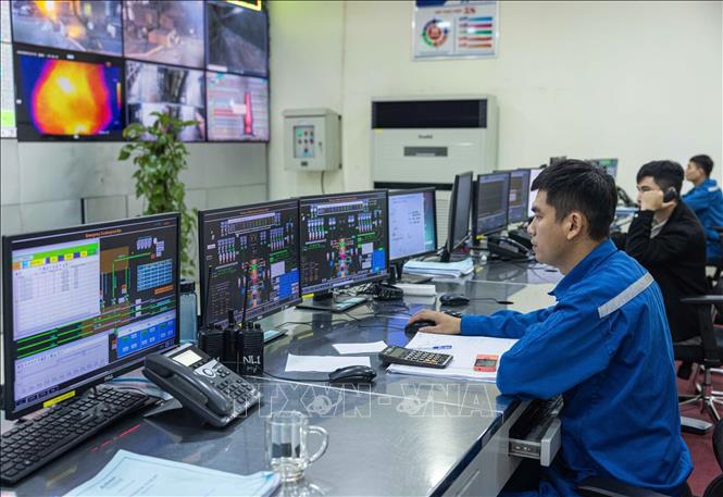 Hoạt động theo dõi sản xuất, điều hành đều được tự động hoá tối đa. Ảnh: Hoàng Hiếu - TTXVN