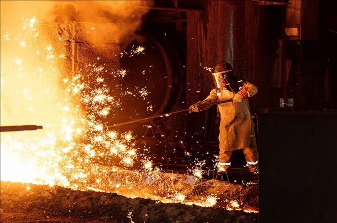 Hoạt động sản xuất tại nhà máy gang thép Hoà Phát Dung Quất, Quảng Ngãi. Ảnh: Quốc Khánh - TTXVN