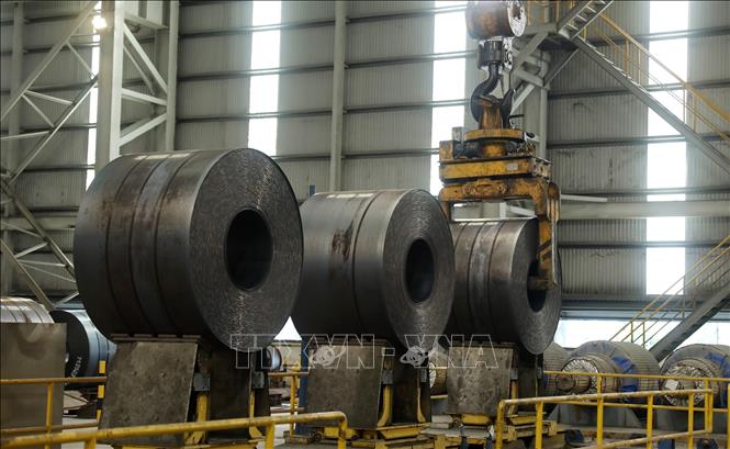 Thép cuộn cán nóng HRC là sản phẩm chủ lực của nhà máy thép Hoà Phát Dung Quất, Quảng Ngãi được sử dụng nhiều trong nước và xuất khẩu. Ảnh: Quốc Khánh - TTXVN
