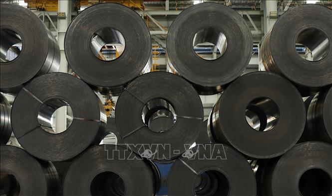 Thép cuộn cán nóng HRC là sản phẩm chủ lực của nhà máy thép Hoà Phát Dung Quất, Quảng Ngãi được sử dụng nhiều trong nước và xuất khẩu. Ảnh: Quốc Khánh - TTXVN