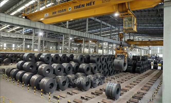 Sản phẩm thép cuộn cán mỏng của Hòa Phát sản xuất ra đến đâu được tiêu thụ ngay đến đó. Ảnh: Quốc Khánh - TTXVN