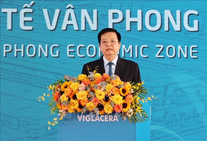 Phó Thủ tướng Mai Văn Chính phát biểu tại buổi lễ động thổ xây dựng Khu công nghiệp Dốc Đá Trắng. Anh: Tiên Minh - TTXVN