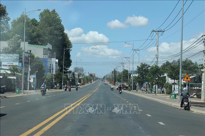 Tuyến đường giao thông tại xã Long Phước, thành phố Bà Rịa. Ảnh: Hoàng Nhị - TTXVN