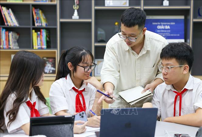 Thầy Phan Anh - giáo viên trường THCS Trưng Vương cho biết: “Bizlab Studio mang đến cho học sinh cơ hội tiếp cận với kiến thức thực tế về kinh doanh, tài chính và khởi nghiệp