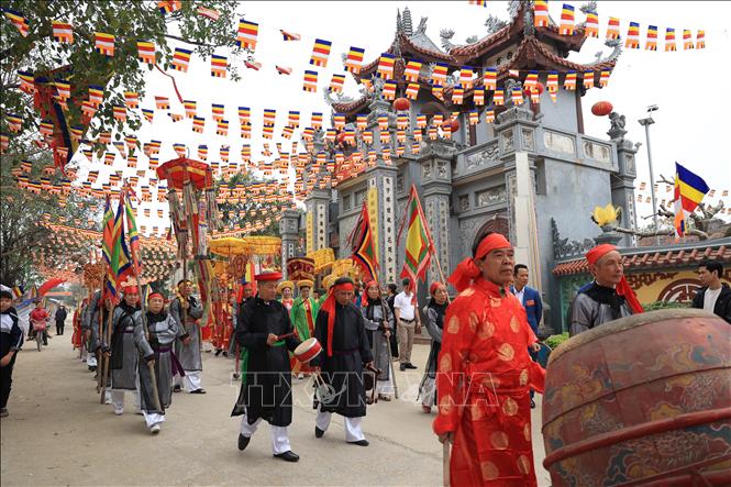 Nghi lễ rước các vị Tứ Pháp trong Lễ hội Cầu mưa. Ảnh: Mạnh Khánh-TTXVN