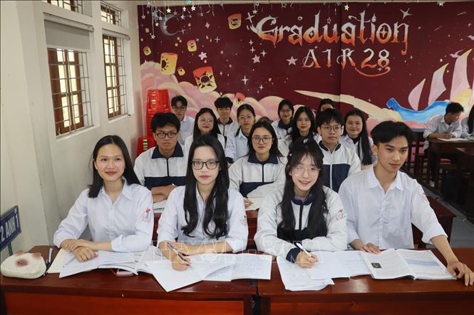 Tại lớp 12 Anh 1, THPT thông Chuyên Hà Tĩnh đã có 15 bạn đạt điểm SAT từ 1500 trở lên, IELTS 8.0. Ảnh: Hoàng Ngà - TTXVN