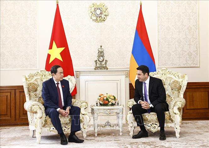 hủ tịch Quốc hội Trần Thanh Mẫn gặp hẹp Chủ tịch Quốc hội Armenia Alen Simonyan. Ảnh: Doãn Tấn – TTXVN