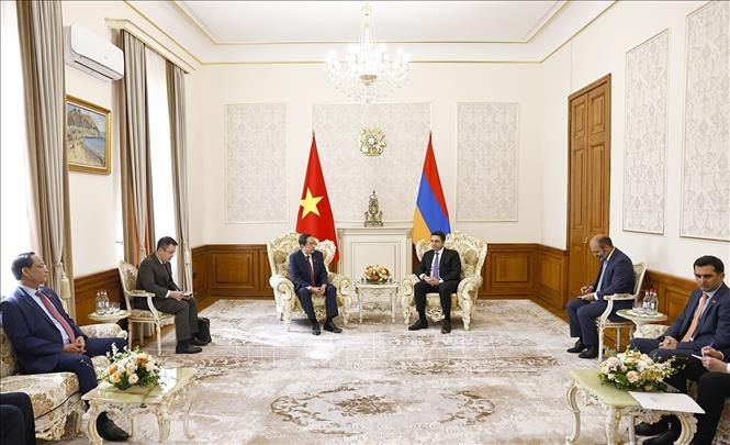 Chủ tịch Quốc hội Trần Thanh Mẫn gặp hẹp Chủ tịch Quốc hội Armenia Alen Simonyan. Ảnh: Doãn Tấn – TTXVN