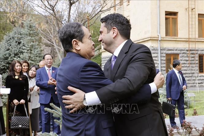 Chủ tịch Quốc hội Trần Thanh Mẫn và Chủ tịch Quốc hội Armenia Alen Simonyan. Ảnh: Doãn Tấn – TTXVN