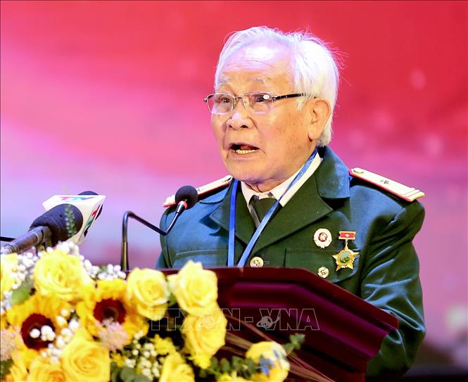 Nhà văn Lê Xuân Giang, Cựu chiến binh Hàm Rồng - Nguyên chính ủy Đại đội 4 – Trung đoàn 228 bảo vệ Cầu Hàm Rồng phát biểu tại buổi lễ. Ảnh: Hoa Mai - TTXVN