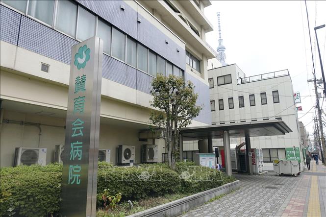 Ngày 31/3/2025, bệnh viện Sanikukai đã trở thành cơ sở y tế đầu tiên tại thủ đô Tokyo của Nhật Bản triển khai hệ thống tiếp nhận trẻ sơ sinh trong những trường hợp cha mẹ không muốn hoặc không có khả năng nuôi con. Hình thức trên được gọi là “Hộp em bé”. Ảnh: Kyodo/TTXVN