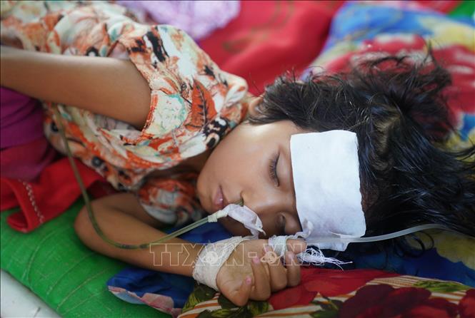Chính quyền quân sự Myanmar ngày 3/4/2025 thông báo lực lượng cứu hộ đã tìm thấy 3.085 thi thể sau trận động đất, ngoài ra còn có 4.715 người bị thương và 341 người mất tích. Ảnh: Một em nhỏ bị thương sau động đất được điều trị tại bệnh viện ở Nay Pyi Taw, Myanmar. THX/TTXVN