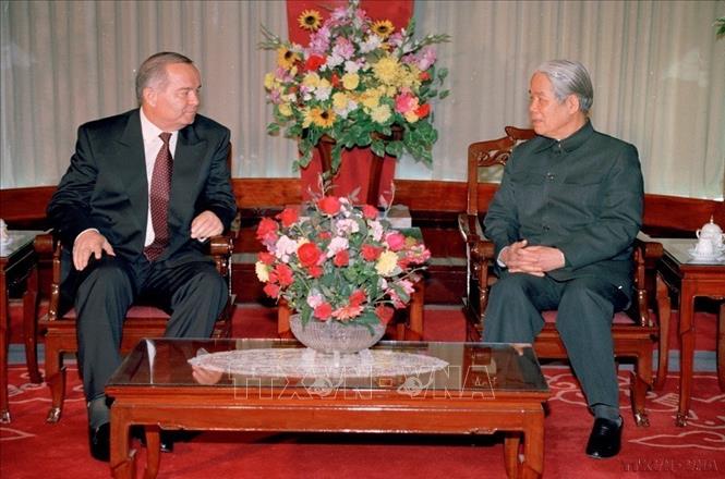 Tổng Bí thư Đỗ Mười tiếp Tổng thống Uzbekistan Islam Karimov thăm hữu nghị chính thức Việt Nam (28/3/1996). Ảnh: Minh Điền - TTXVN