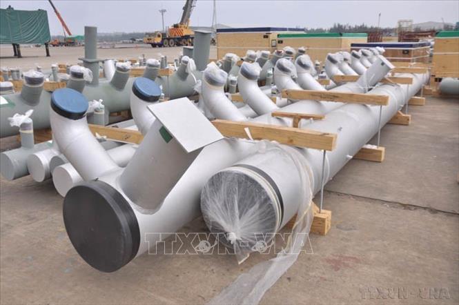 Các thiết bị thu hồi nhiệt do Công ty TNHH Công nghiệp nặng Doosan Việt Nam (Doosan Vina) sản xuất, chuẩn bị xuất sang Uzbekistan (2015). Ảnh: Sỹ Thắng-TTXVN