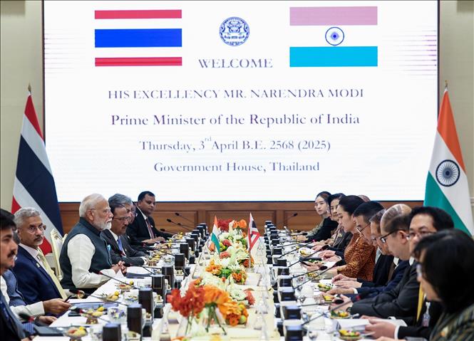 Thủ tướng Thái Lan Paetongtarn Shinawatra và Thủ tướng Ấn Độ Narendra Modi tại cuộc hội đàm ở thủ đô Bangkok, Thái Lan, ngày 3/4/2025. Ảnh ANI/TTXVN