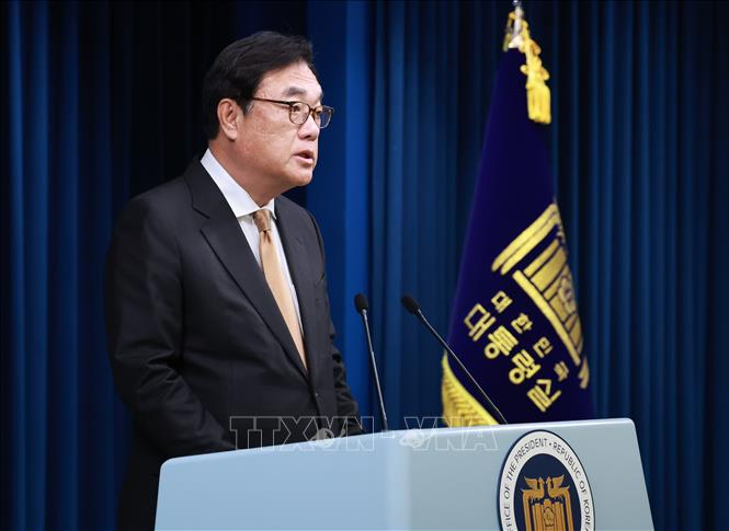 (Tư liệu) Chánh Văn phòng Tổng thống Hàn Quốc Chung Jin Suk phát biểu tại cuộc họp báo ở Seoul ngày 5/12/2024. Ảnh: Yonhap/TTXVN