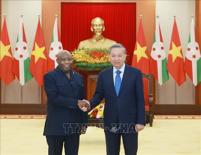 Party General Secretary To Lam receives President of Burundi Évariste Ndayishimiye. VNA Photo: Thống Nhất 