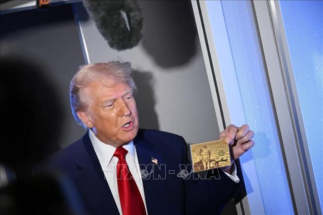 Tổng thống Mỹ Donald Trump công bố thị thực “thẻ vàng” trị giá 5 triệu USD. Ảnh: Getty Images/TTXVN
