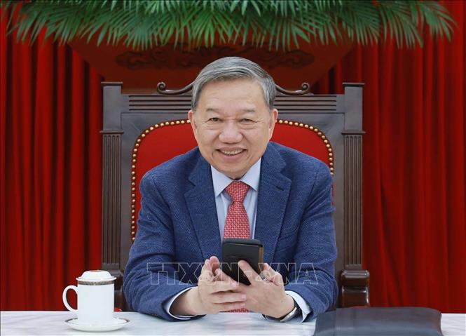 Party General Secretary To Lam talks over the phone with US President Donald Trump. VNA Photo: Thống Nhất