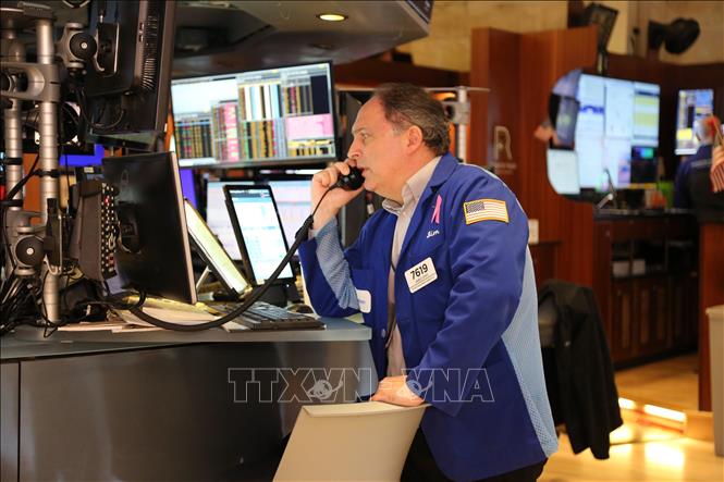 Hoạt động giao dịch tại sàn chứng khoán New York, Mỹ ngày 3/4/2025. Ảnh: THX/TTXVN
