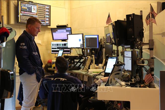 Giao dịch viên làm việc tại sàn chứng khoán New York, Mỹ ngày 3/4/2025. Ảnh: THX/TTXVN
