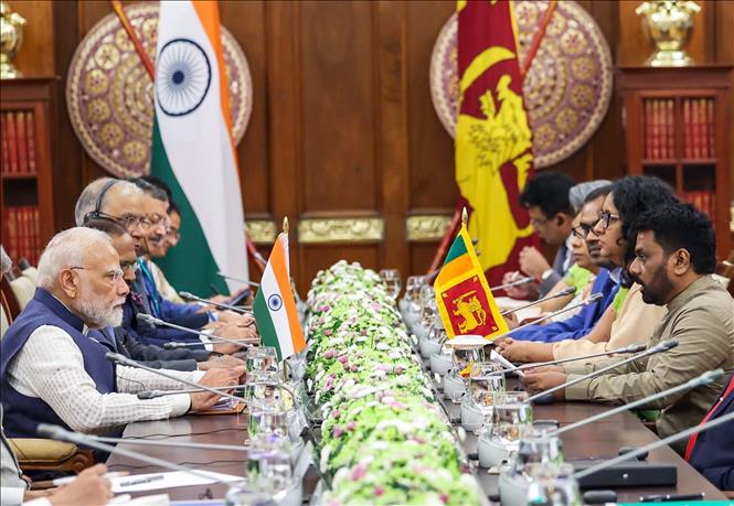 Tổng thống Sri Lanka Anura Kumara Dissanayake và Thủ tướng Ấn Độ Narendra Modi tại cuộc hội đàm ở Colombo, Sri Lanka, ngày 5/4/2025. Ảnh: ANI/TTXVN