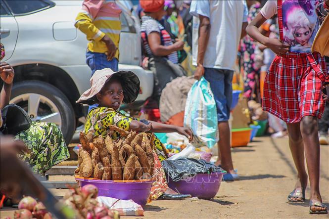Người dân tại Bukavu, tỉnh Nam Kivu, CHDC Congo. Ảnh: THX/TTXVN