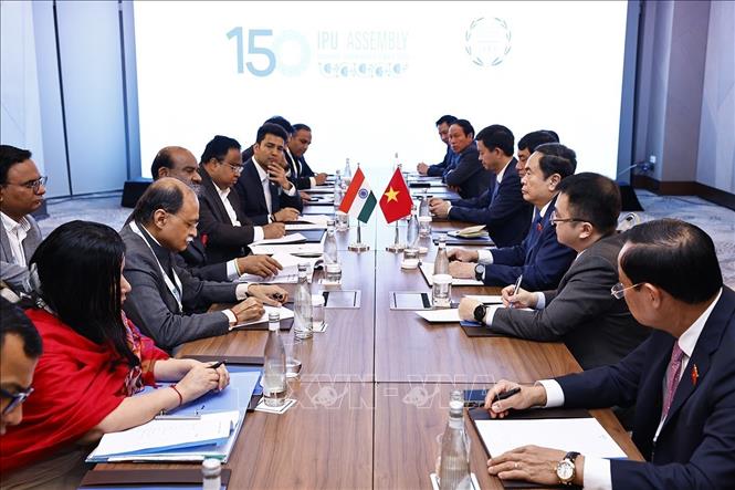 Chủ tịch Quốc hội Trần Thanh Mẫn gặp Chủ tịch Hạ viện Ấn Độ Om Birla bên lề Đại hội đồng lần thứ 150 của Liên minh Nghị viện thế giới (IPU-150). Ảnh: Doãn Tấn - TTXVN