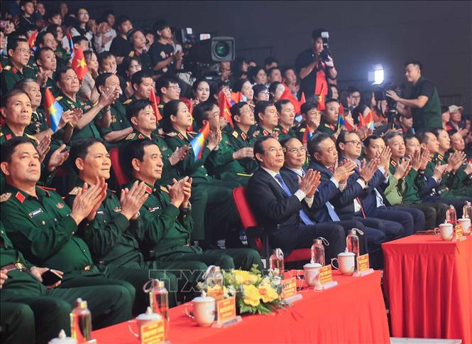 Đại biểu tham dự chương trình tại đầu cầu Hà Nội. Ảnh: Hoàng Hiếu - TTXVN