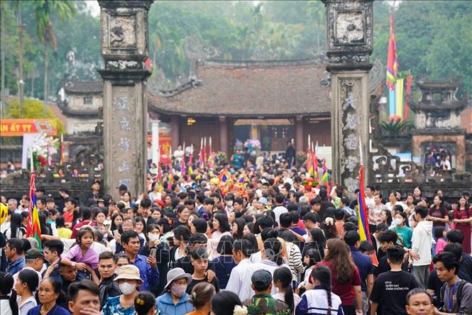 Lễ hội Quán Giá thu hút rất đông người dân địa phương và du khách. Ảnh: Khánh Hoà - TTXVN