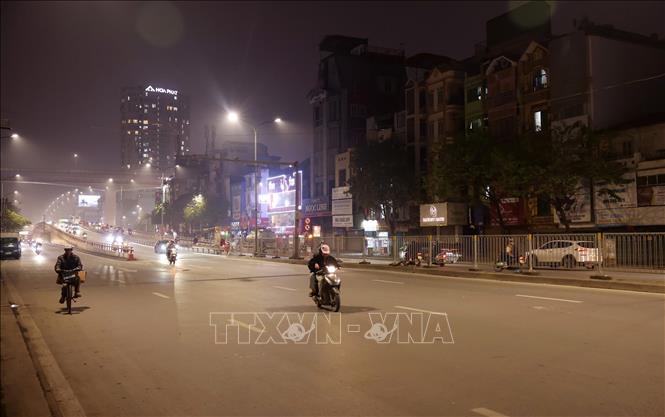 Cầu vượt Giải Phóng - Trường Chinh phương tiện lưu thông bình thường, không xảy ra ùn tắc như tầm giờ này những đợt nghỉ lễ trước (ảnh chụp 20h15 ngày 7/4). Ảnh: Quốc Khánh - TTXVN