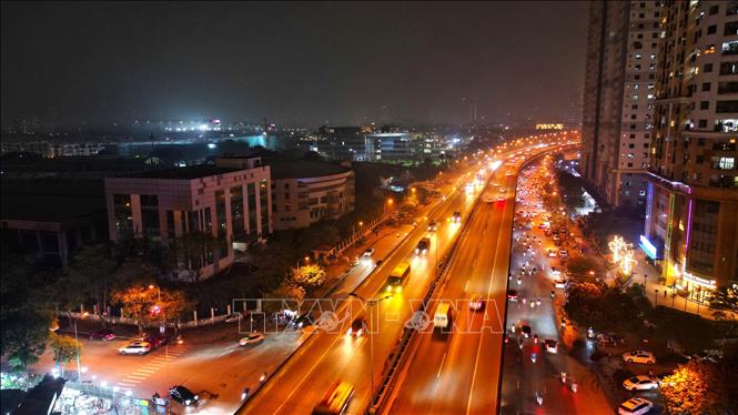 Đường Vành đai 3 trên cao và phía dưới đoạn hướng Mai Dịch thông thoáng cả 2 chiều (ảnh chụp lúc 20 giờ 15 phút). Ảnh: Tuấn Anh - TTXVN