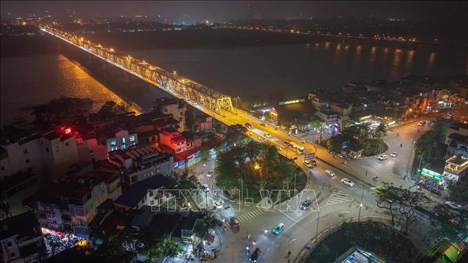 Cầu Chương Dương thông thoáng, các phương tiện di chuyển bình thường. Ảnh: Hoàng Hiếu - TTXVN