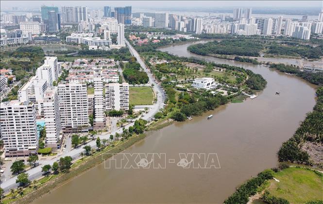 Rạch Đỉa, đoạn qua Quận 7 đã và đang được nhiều nhà đầu tư các hoạt động công viên, bến tàu, bến du thuyền thu hút đông đảo người dân và khách du kịch đến tham quan, vui chơi giải trí. Ảnh: Trung Tuyến-TTXVN