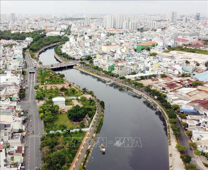 Kênh Tân Hóa đoạn qua Quận 6 giúp cải thiện môi trường, chống ngập úng trong khu vực Thành phố Hồ Chí Minh. Ảnh: Trung Tuyến-TTXVN