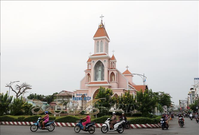 Nhà thờ Phụng Hiệp ở trung tâm thành phố Ngã Bảy, tỉnh Hậu Giang. Ảnh: Hồng Đạt - TTXVN