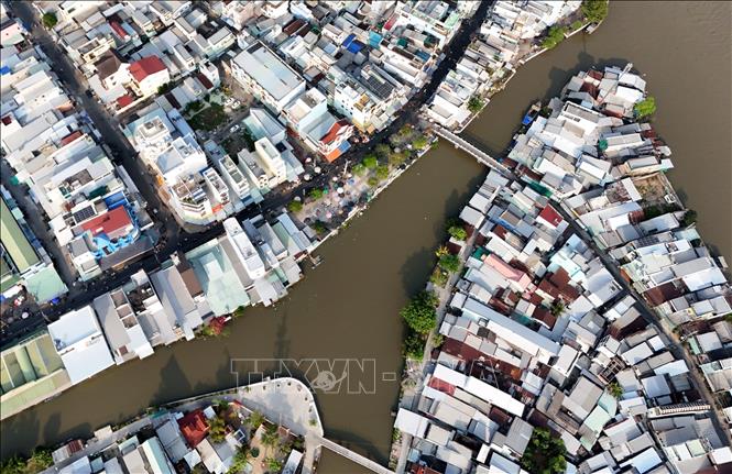 Thành phố Ngã Bảy mang nét đặc trưng của đô thị vùng sông nước Đồng bằng sông Cửu Long. Ảnh: Hồng Đạt - TTXVN