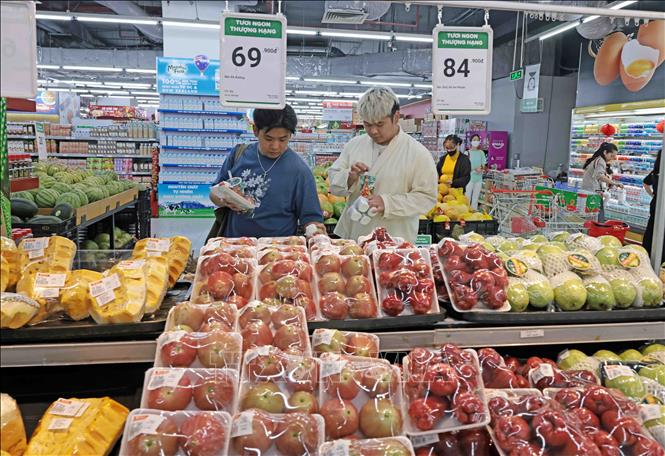Customers at a Winmart in Hanoi. VNA Photo: Trần Việt