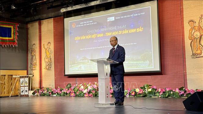 Đại sứ Việt Nam tại Pháp Đinh Toàn Thắng phát biểu khai mạc 