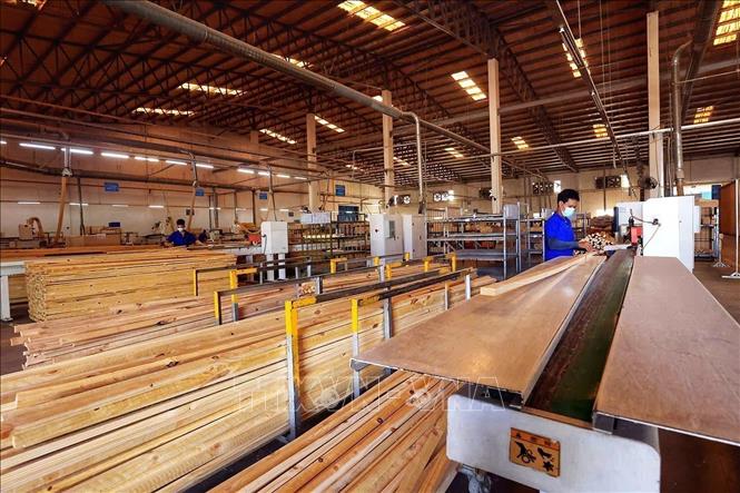 In the industry - construction sector, the added value of industry went up 7.32% compared to the same period last year to contribute 2.39 percentage point to the economic growth in Q1.