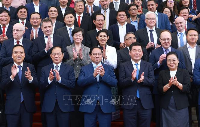 Thủ tướng Phạm Minh Chính với các đại biểu dự Lễ công bố Bộ chỉ số đánh giá kết quả thực hiện các hiệp định thương mại tự do. Ảnh: Dương Giang-TTXVN