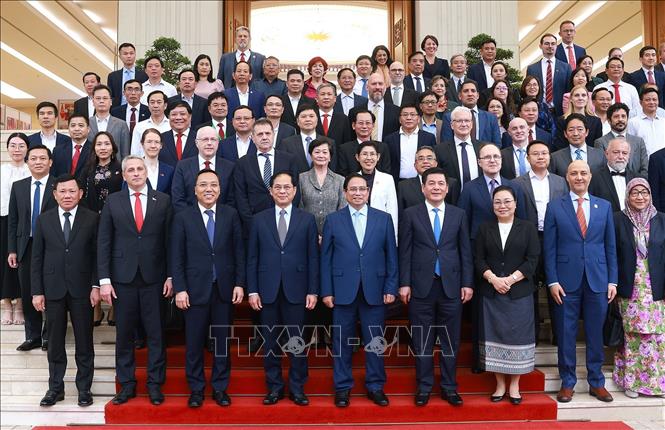 Thủ tướng Phạm Minh Chính với các đại biểu dự Lễ công bố Bộ chỉ số đánh giá kết quả thực hiện các hiệp định thương mại tự do. Ảnh: Dương Giang-TTXVN