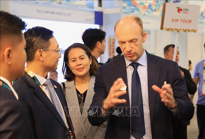 Ông Ian Roberts, Phó Chủ tịch phụ trách khu vực châu Á Tập đoàn Informa Markets, đánh giá cao đoàn Việt Nam tham dự sự kiện. Ảnh: Tất Đạt - PV TTXVN tại Singapore