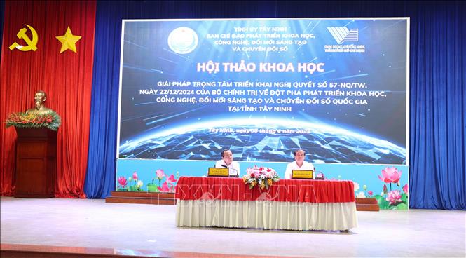 Chủ trì Hội thảo khoa học. Ảnh: Thanh Tân - TTXVN
