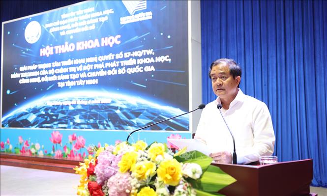 Quyền Chủ tịch UBND tỉnh, Phó Trưởng Ban Chỉ đạo về phát triển khoa học, công nghệ, đổi mới sáng tạo và chuyển đổi số tỉnh Tây Ninh Nguyễn Hồng Thanh phát biểu kết luận tại Hội thảo. Ảnh: Thanh Tân - TTXVN