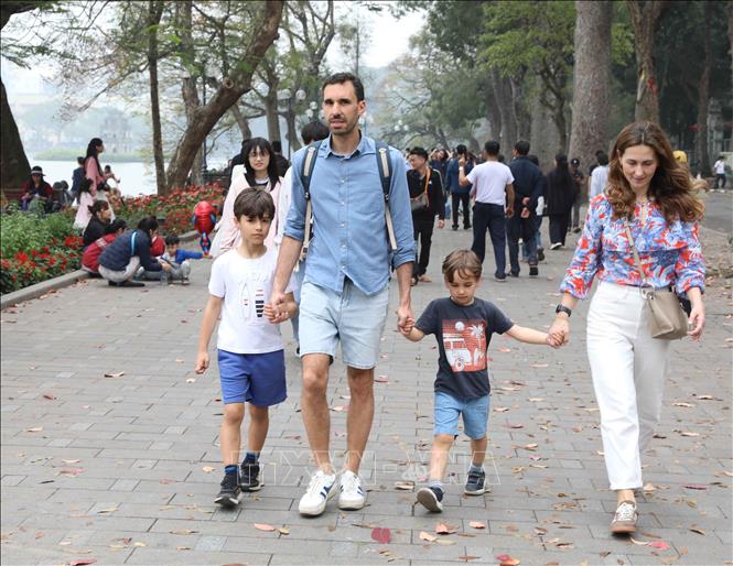 Foreign visitors stroll on Hanoi's streets. VNA Photo: Thành Phương