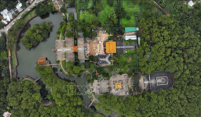 Lăng Tự Đức (Khiêm Lăng) được xây dựng nằm bên phải đồi Cảnh Vọng thuộc thôn Thủy Ba, phường Thủy Xuân, thành phố Huế. Lăng Tự Đức là công trình kiến trúc đẹp nhất thời nhà Nguyễn, nơi đây là chốn yên nghỉ của vua Tự Đức - vị vua tại vị lâu nhất trong số 13 đời vua triều Nguyễn. Ảnh: Vũ Sinh – TTXVN